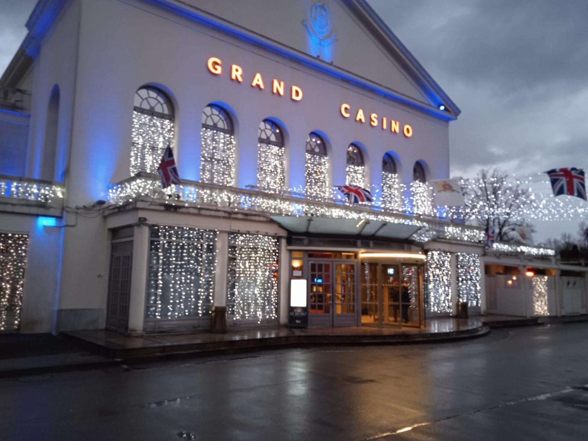 Au Charme Du Lac Espace Bien Etre Et Piscine Chauffe Proche Parc Et Restaurant Du Casino Forges-les-Eaux Exteriér fotografie